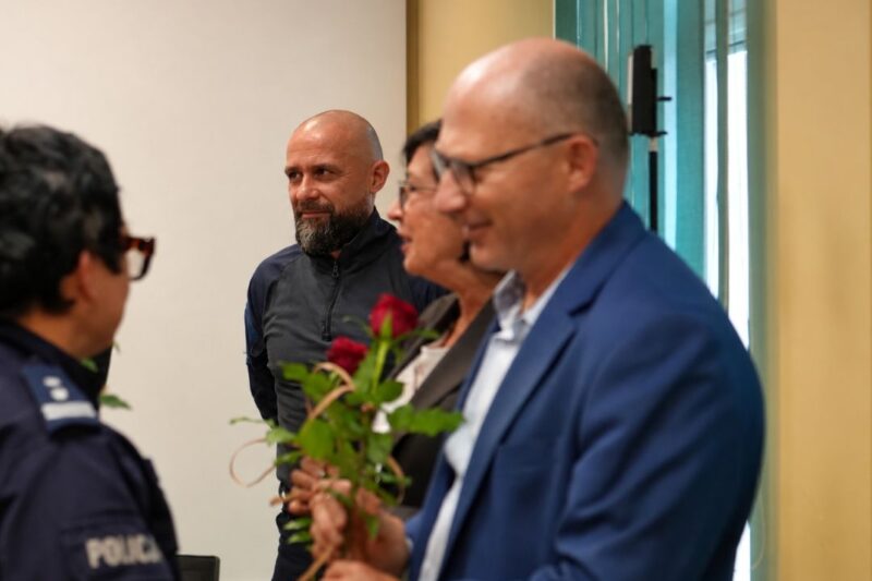 Bezpieczeństwo w szkołach naszym priorytetem. Spotkanie z okazji Dnia Edukacji Narodowej w gdyńskiej komendzie.