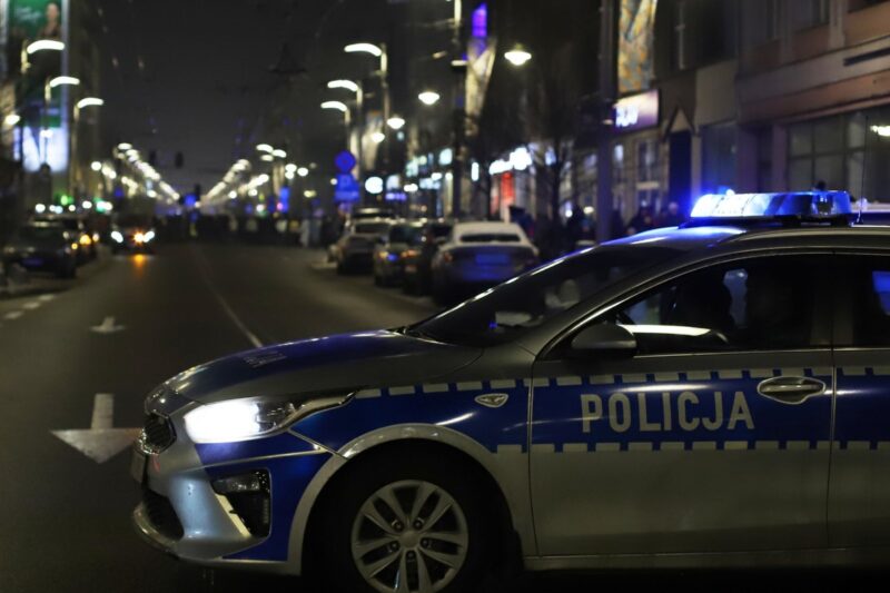 Nie zatrzymał się do kontroli. Po pościgu okazało się, że był pijany.