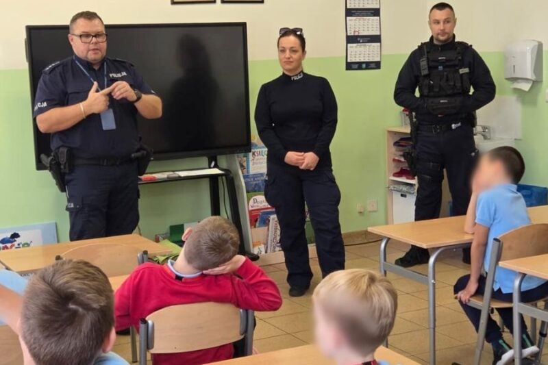 Profilaktyka, która ma znaczenie: gdyńscy policjanci tłumaczyli, jak reagować na przemoc