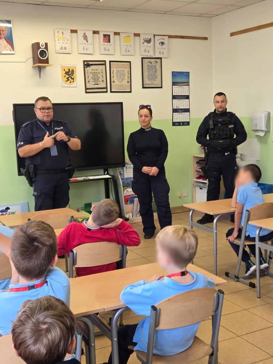 Profilaktyka, która ma znaczenie: gdyńscy policjanci tłumaczyli, jak reagować na przemoc