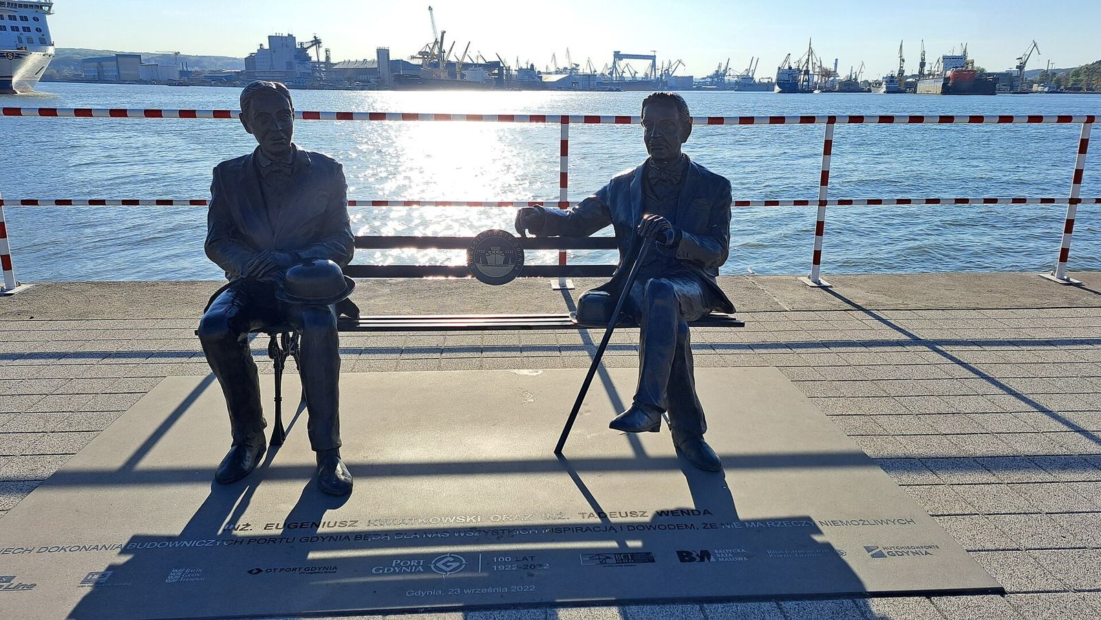Ławeczka budowniczych Portu Gdynia